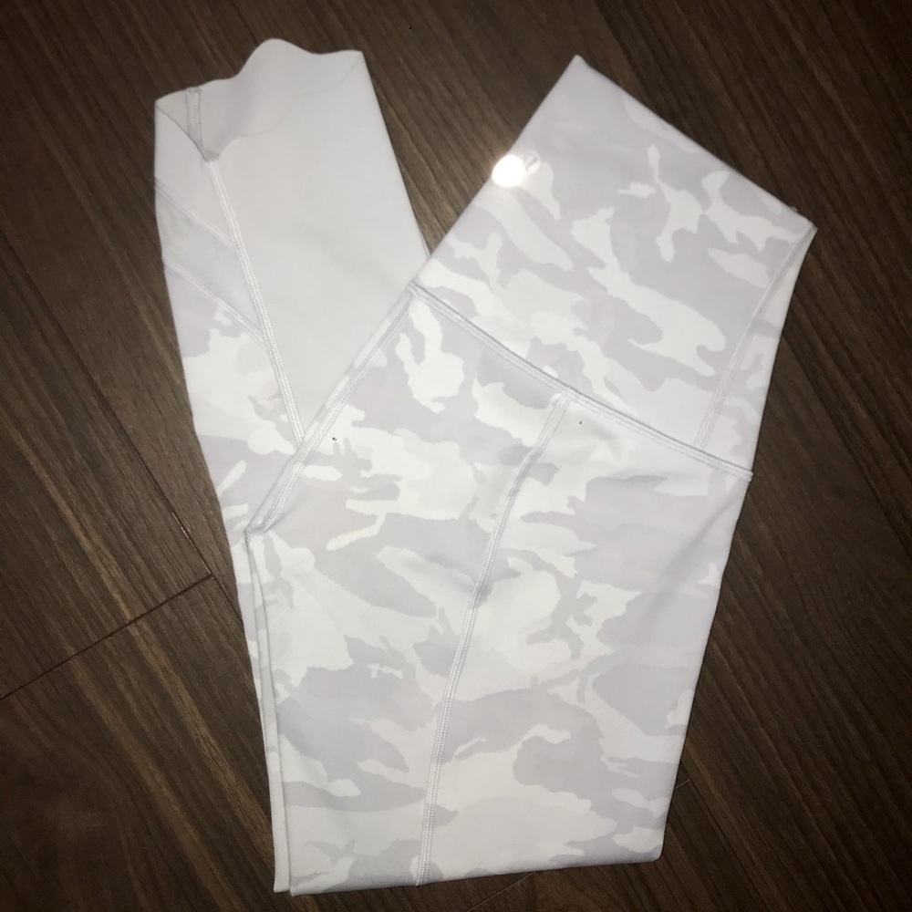 Lululemon Wunder Under Scallop 23” - Picture 2 of 5